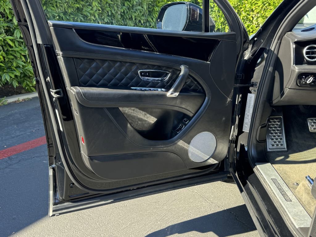 Used 2017 Bentley Bentayga image 13