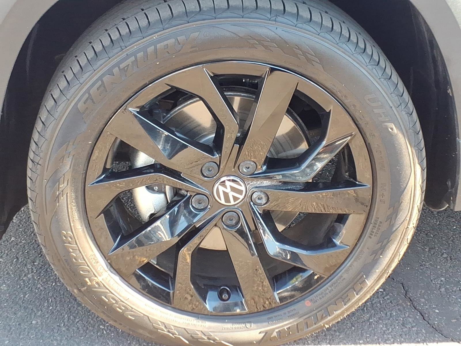 Used 2023 Volkswagen Taos SE w/ Panoramic Sunroof Package image 9