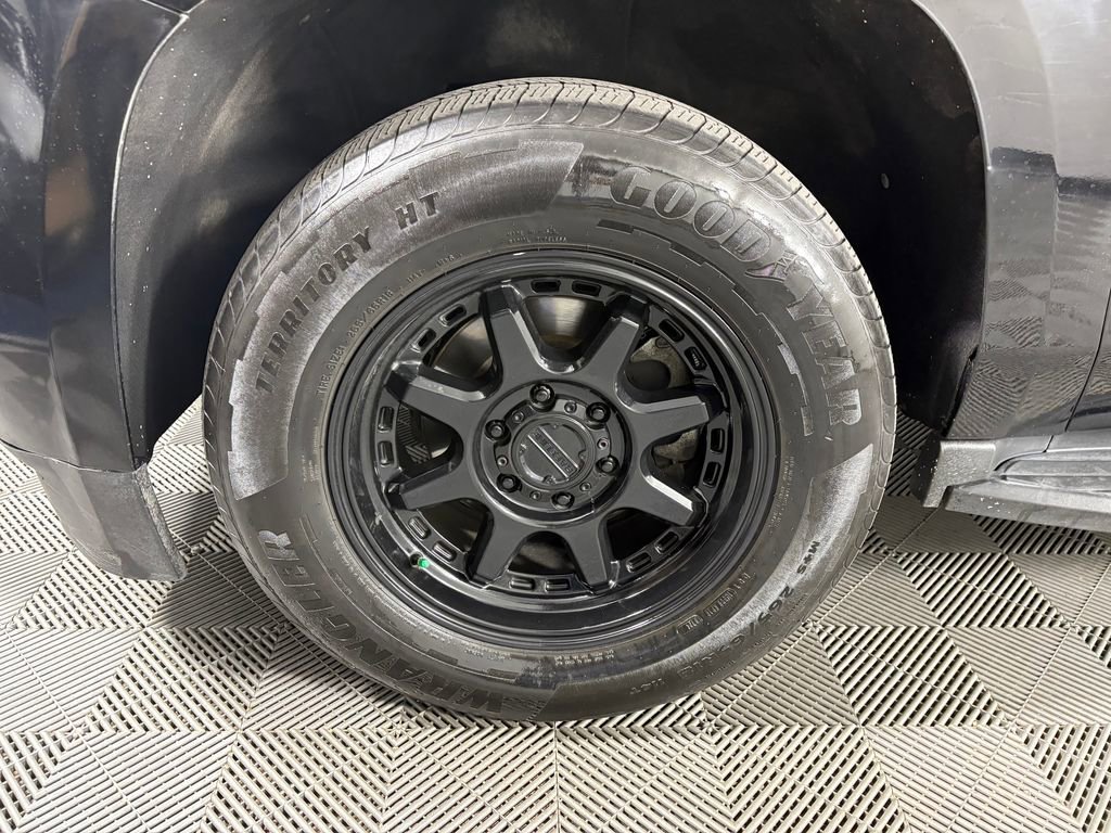 Used 2018 Chevrolet Suburban LT image 10