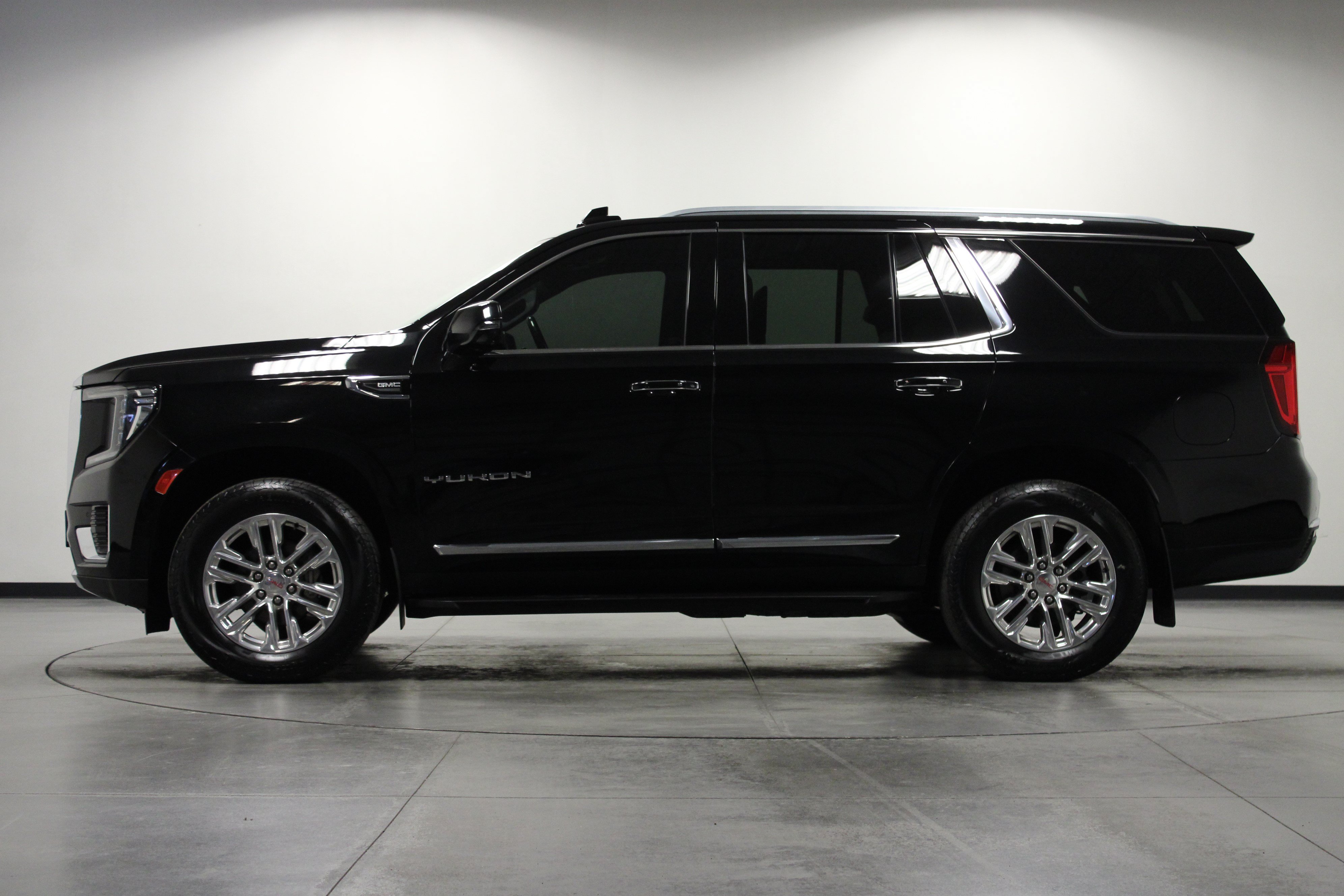 Used 2021 GMC Yukon SLT w/ SLT Luxury Plus Package AWD/4WD image 7