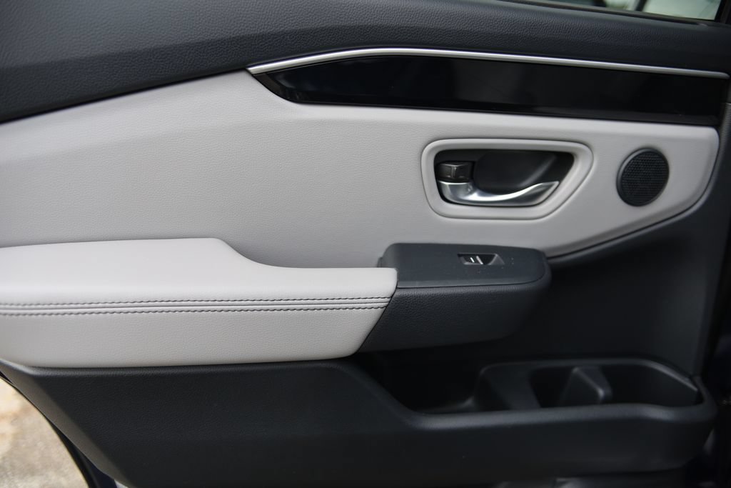 Used 2025 Honda Pilot EX-L image 32