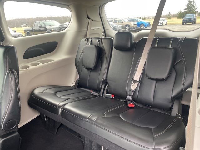 Used 2024 Chrysler Pacifica Touring-L image 10