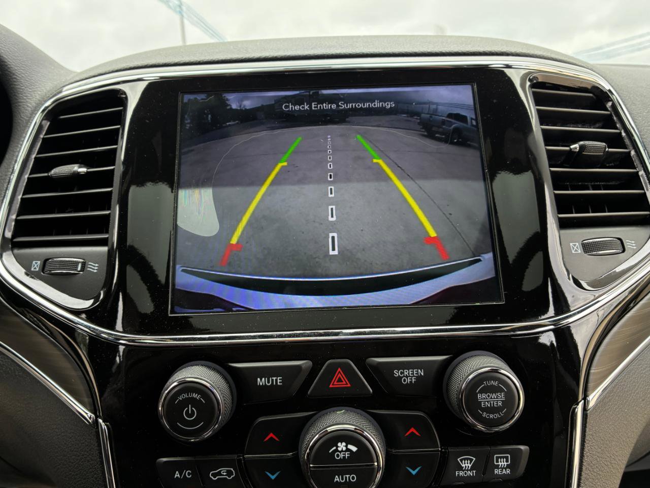 Used 2021 Jeep Grand Cherokee Limited image 23