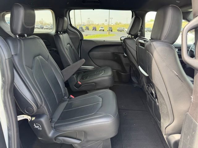 Used 2020 Chrysler Pacifica Touring-L w/ Advanced Safetytec Group image 12
