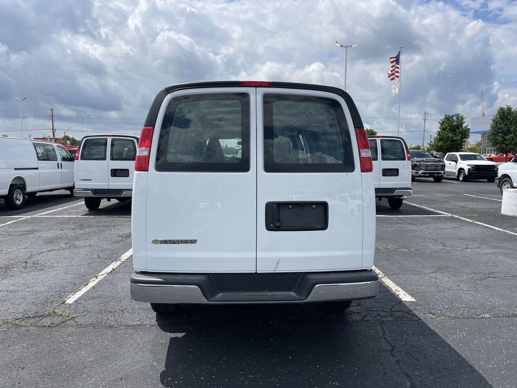 New 2025 Chevrolet Express 3500 Extended w/ Driver Convenience Package RWD image 4