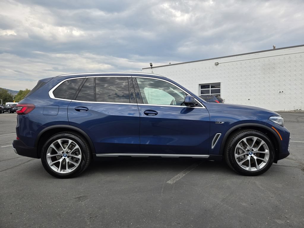 Used 2022 BMW X5 xDrive45e w/ Premium Package AWD/4WD image 4