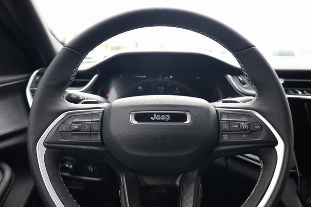 Used 2025 Jeep Grand Cherokee L Laredo w/ Luxury Tech Group I image 14