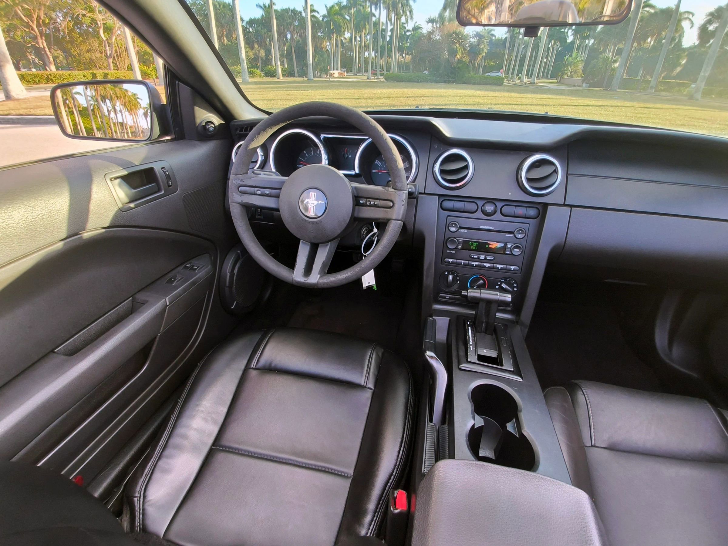 Used 2007 Ford Mustang Deluxe Convertible image 9