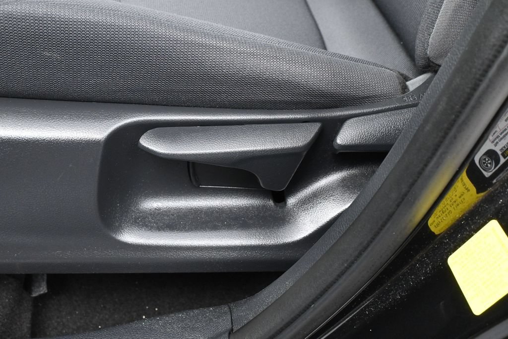 Used 2022 Toyota Corolla Cross LE w/ Moonroof Package FWD image 12