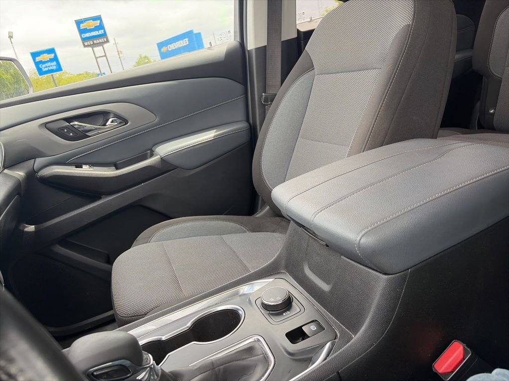 Used 2021 Chevrolet Traverse LT image 24