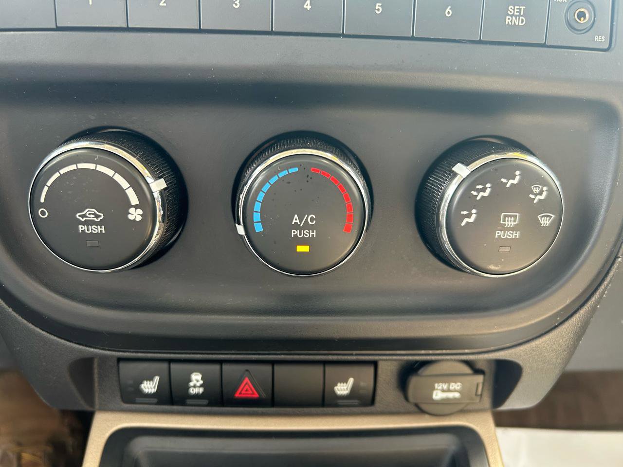Used 2015 Jeep Patriot Latitude w/ Sun/Sound Group AWD/4WD image 24