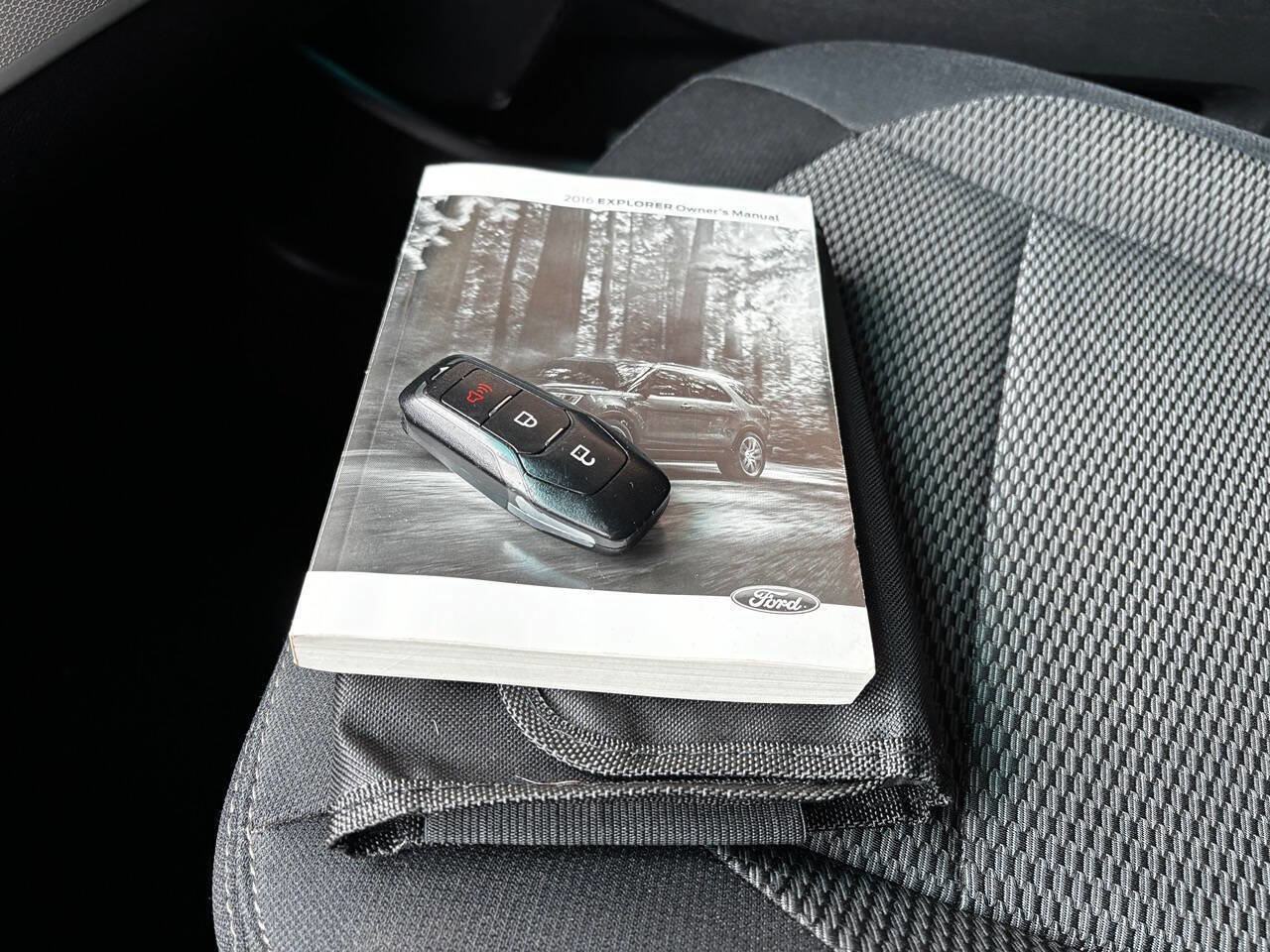 Used 2016 Ford Explorer XLT image 41