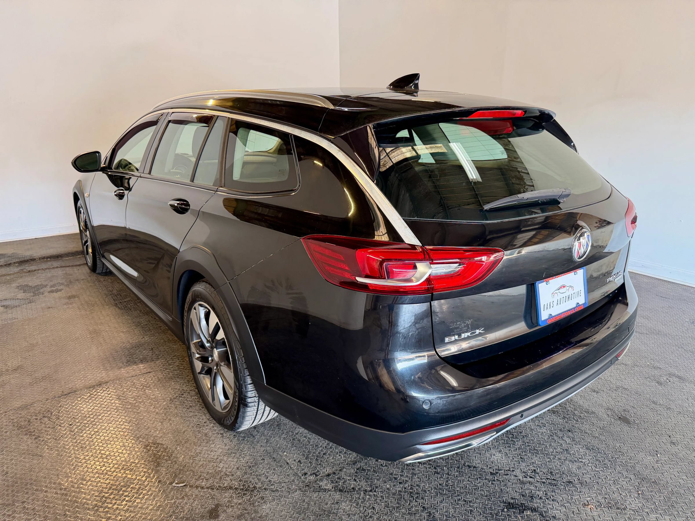 Used 2018 Buick Regal Essence w/ Driver Confidence Package #1 AWD/4WD image 5