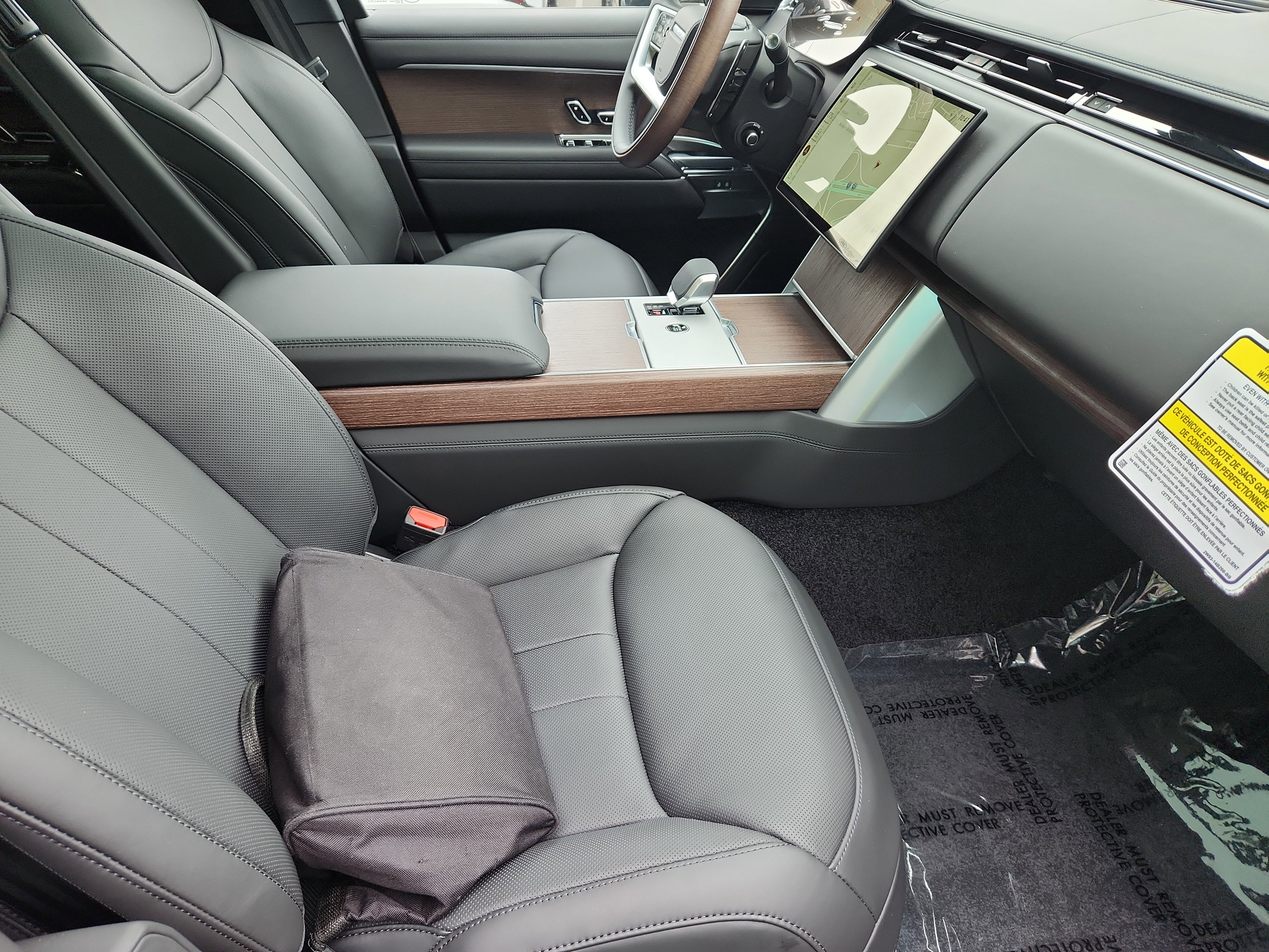 New 2025 Land Rover Range Rover SE image 3