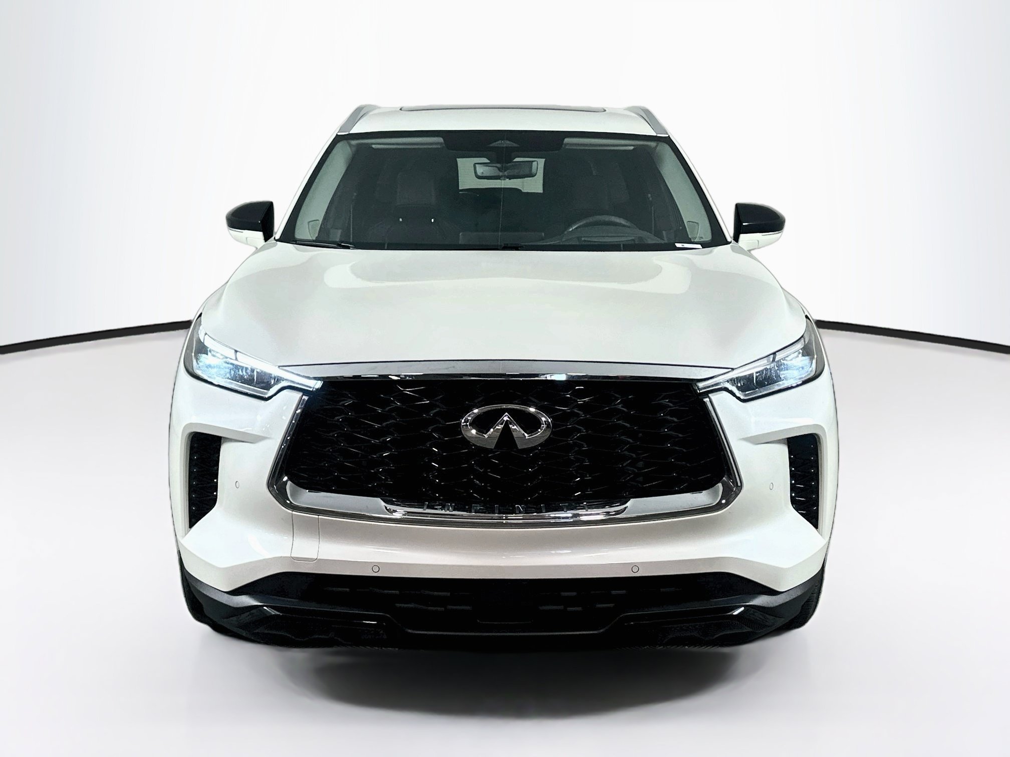 Used 2023 INFINITI QX60 Luxe w/ Vision Package AWD/4WD image 2