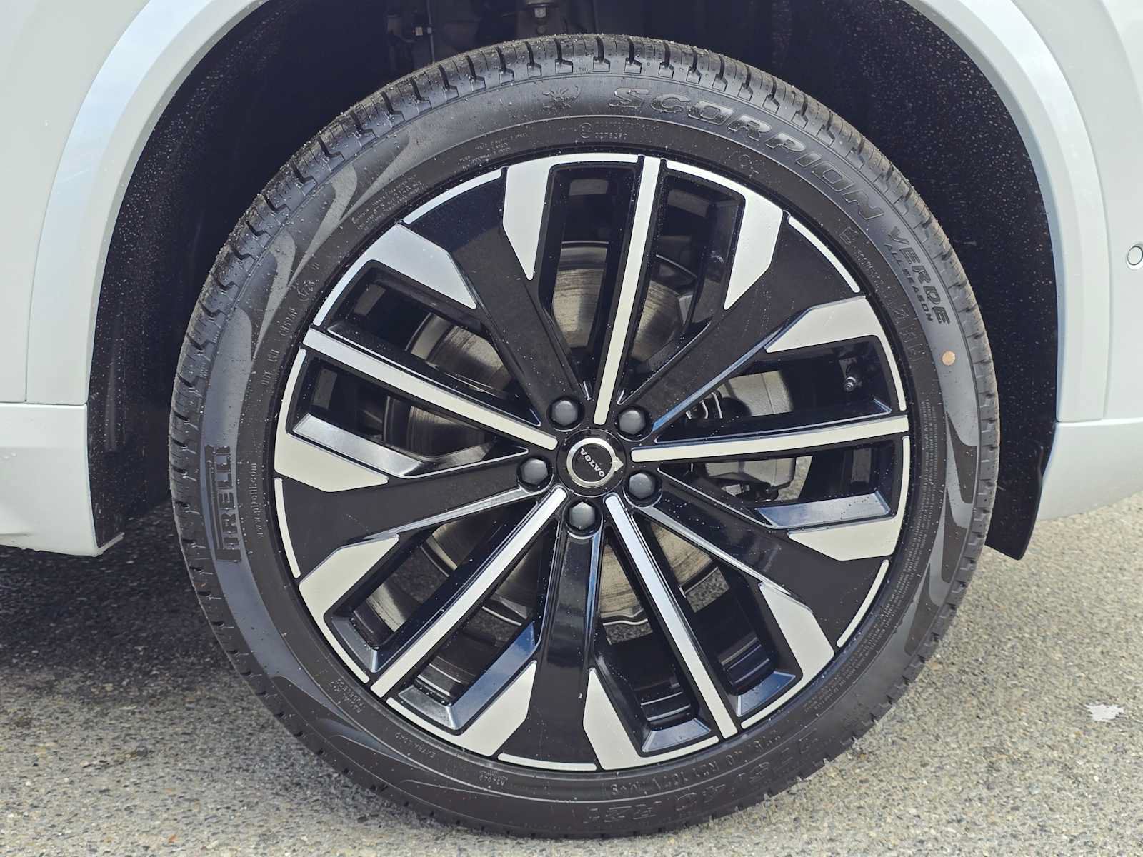 New 2026 Volvo XC90 B6 Plus w/ Protection Package AWD/4WD image 9