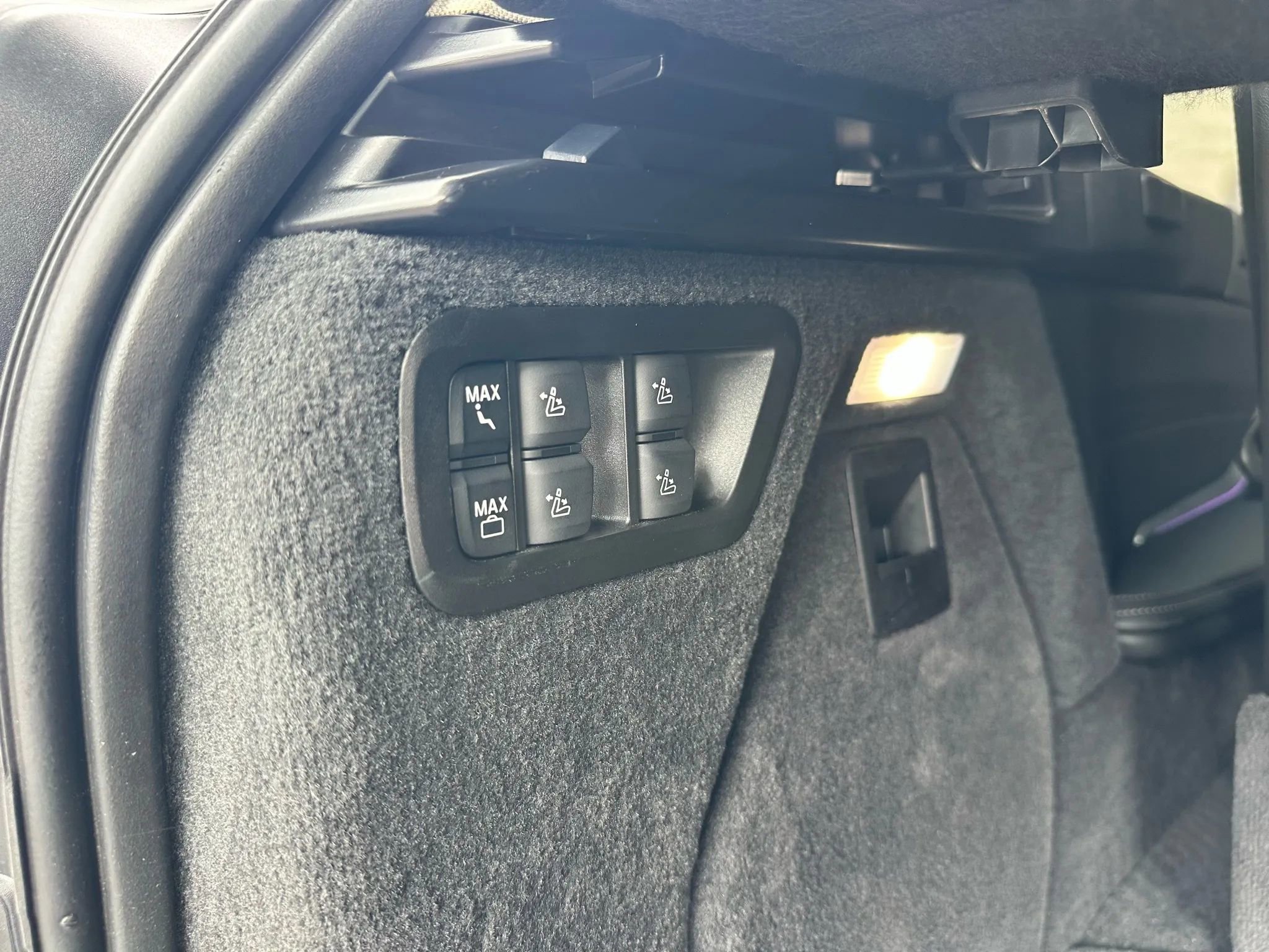 Used 2025 BMW X7 xDrive40i AWD/4WD image 12