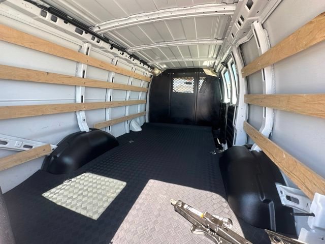 Used 2025 Chevrolet Express 2500 w/ Driver Convenience Package RWD image 9