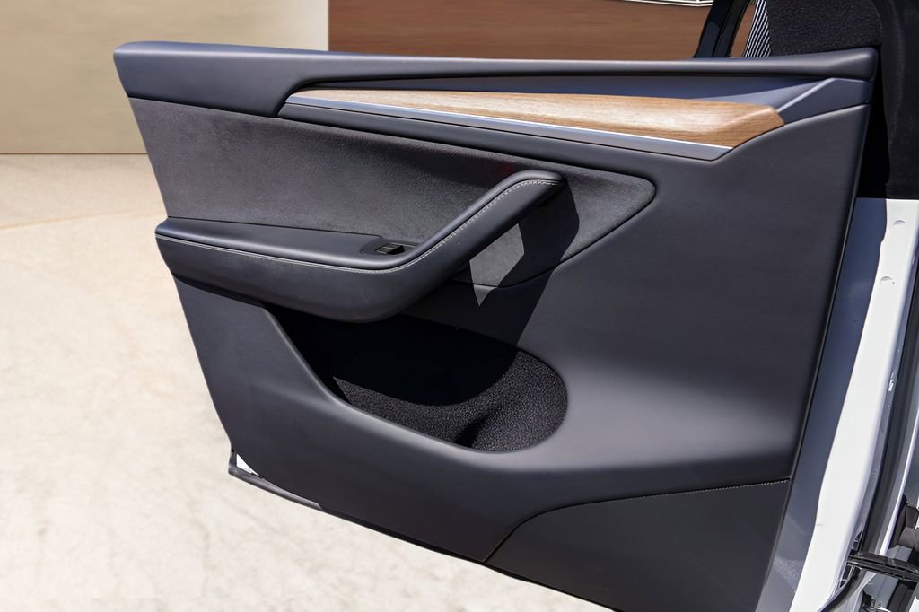 Used 2024 Tesla Model Y Performance image 19