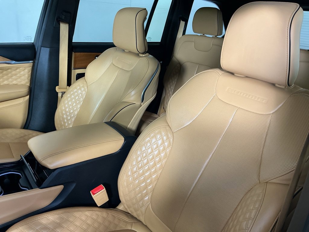 Used 2023 Jeep Grand Cherokee Summit AWD/4WD image 10