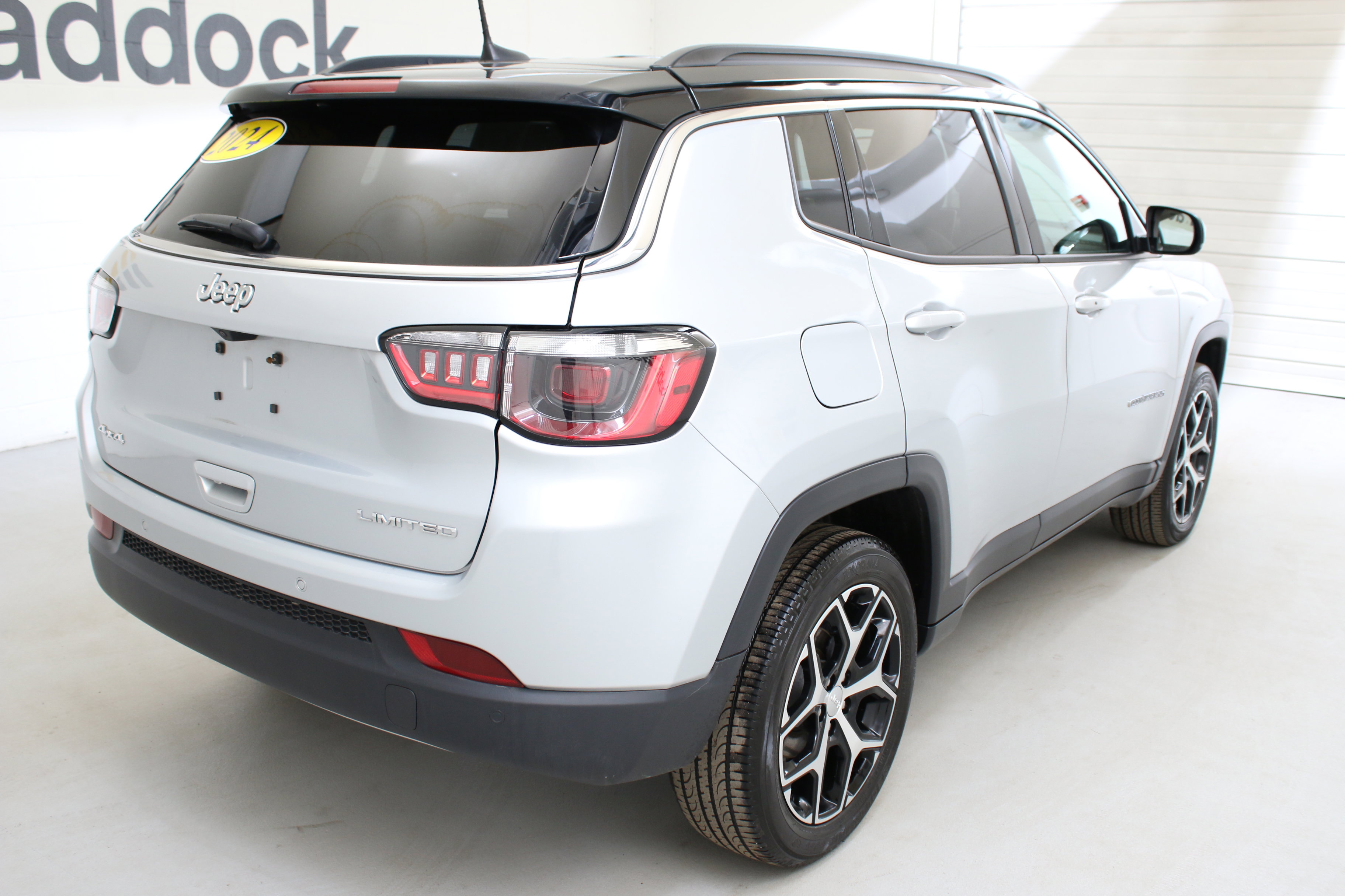 Used 2024 Jeep Compass Limited AWD/4WD image 9
