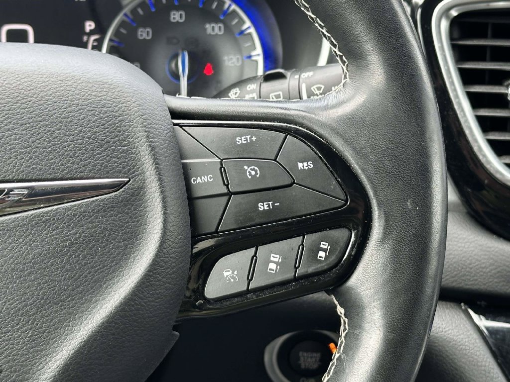 Used 2019 Chrysler Pacifica Touring-L w/ Advanced Safetytec Group FWD image 24