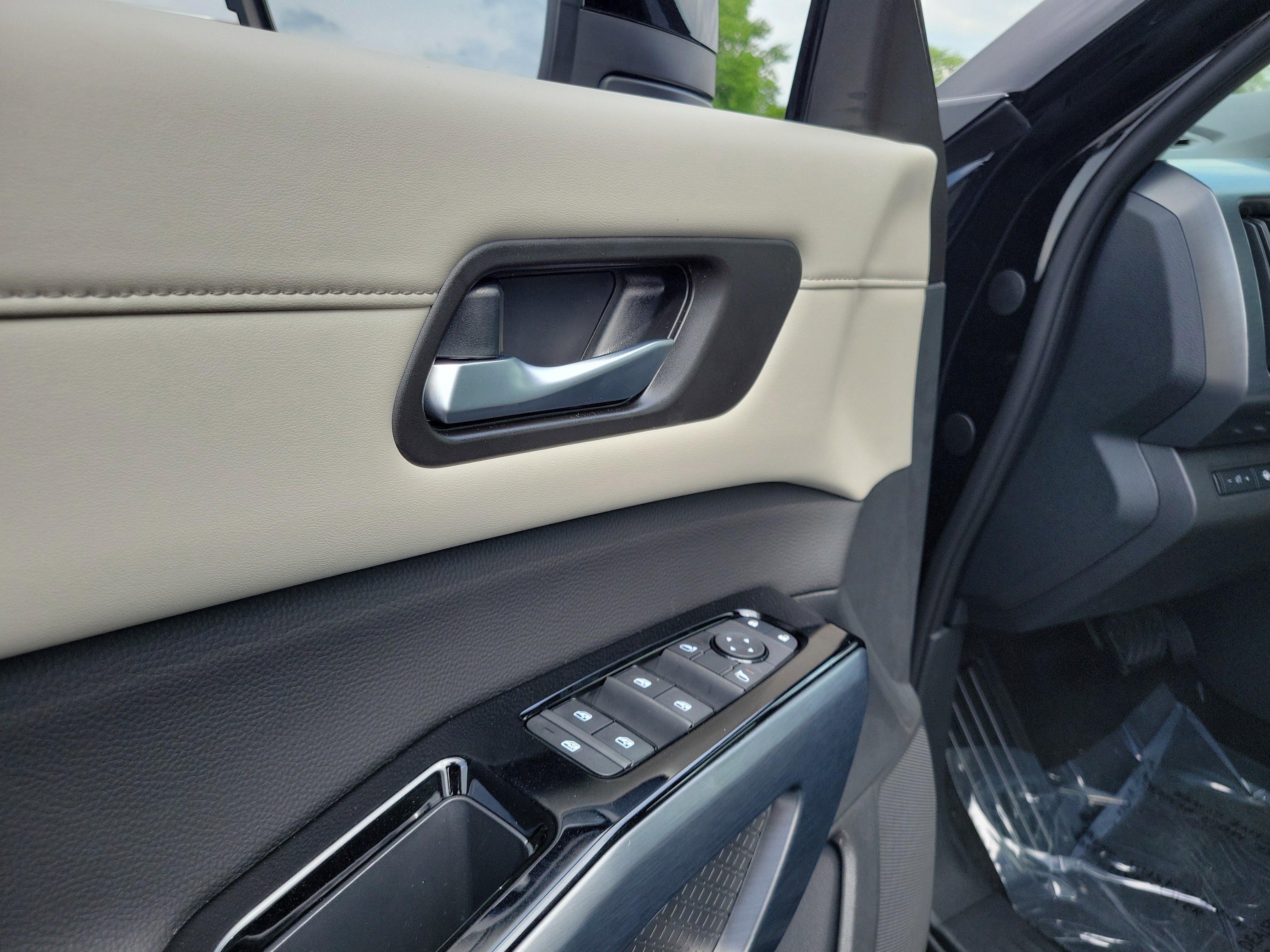 Used 2025 Nissan Pathfinder SL w/ SL Premium Package image 18