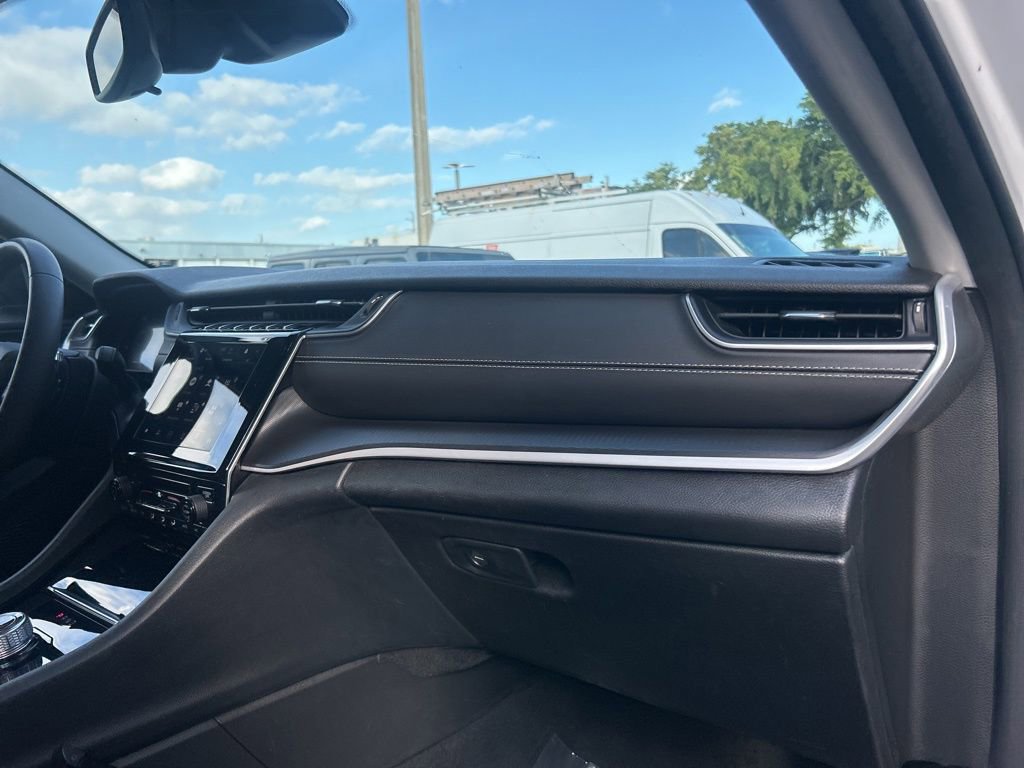 Certified 2023 Jeep Grand Cherokee L Laredo image 24