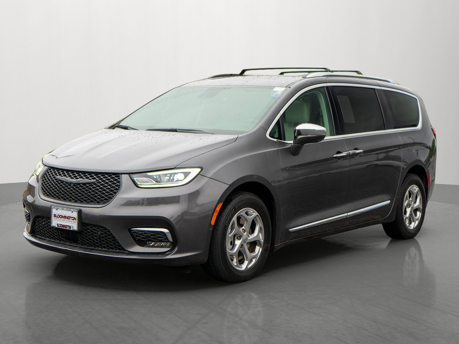Used 2021 Chrysler Pacifica Limited w/ Premium & Safety Sphere Group AWD/4WD image 3