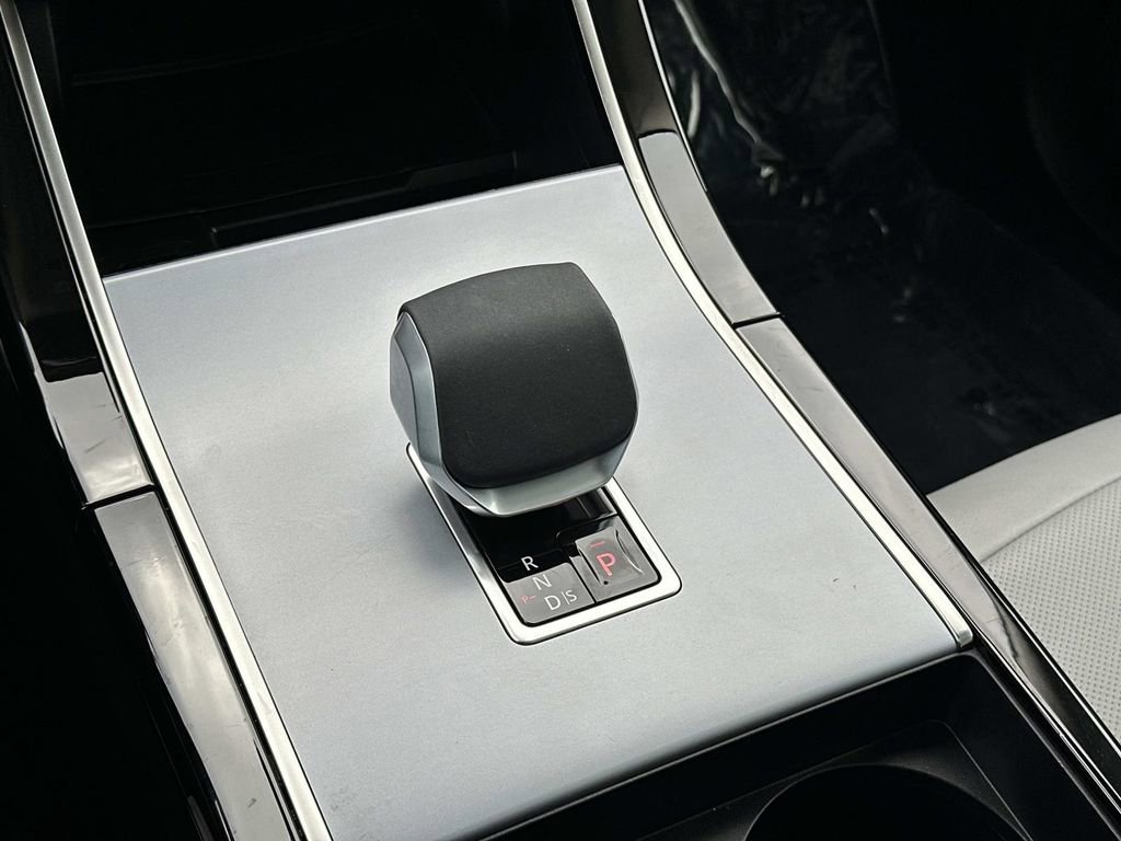 Used 2025 Land Rover Range Rover Evoque S image 14