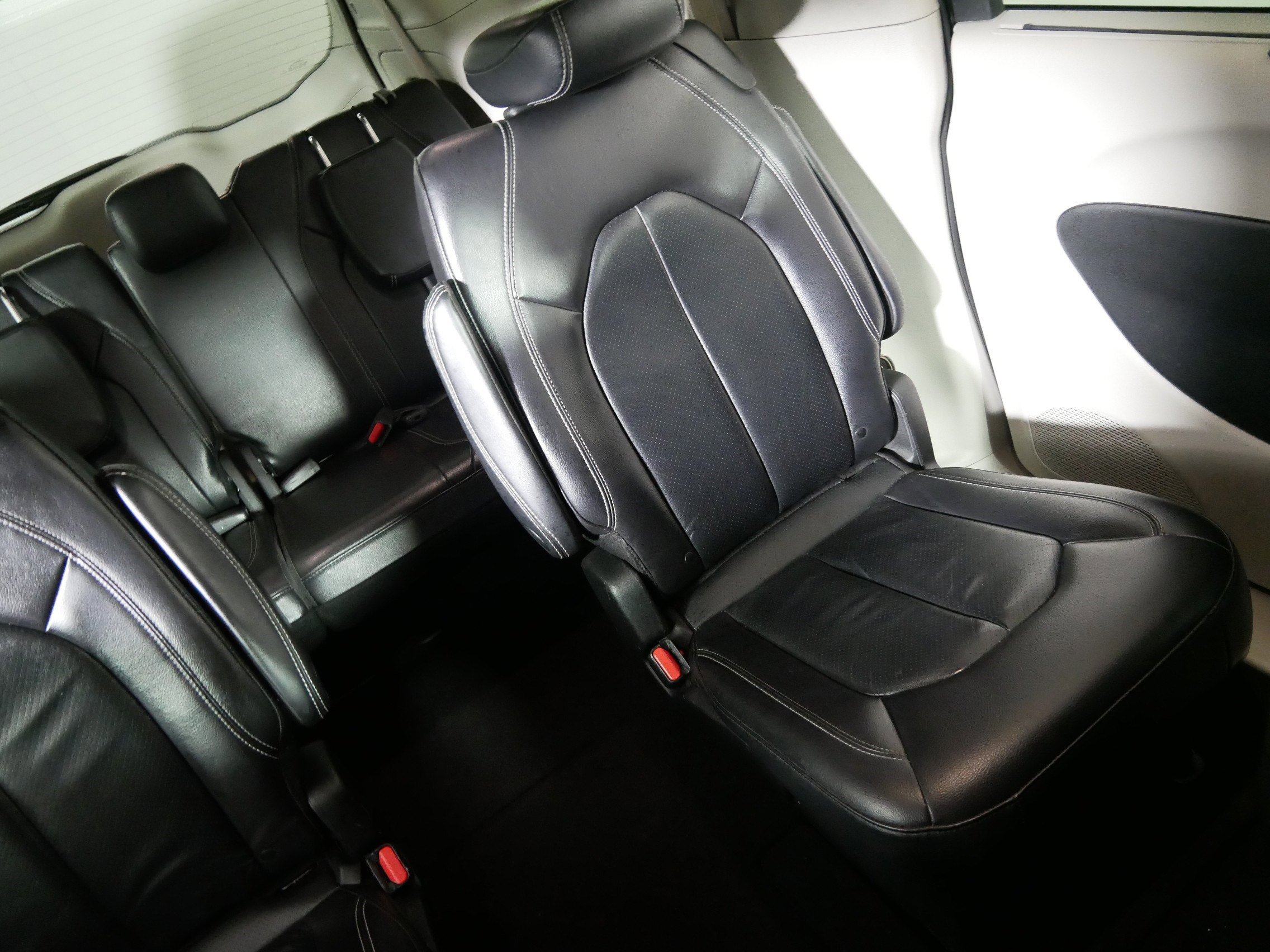 Used 2022 Chrysler Pacifica Touring-L image 14