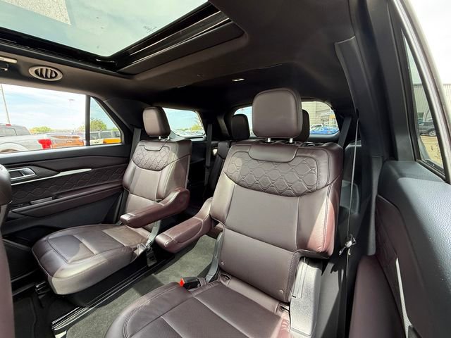 Used 2025 Ford Explorer Platinum w/ LUX Leather Package AWD/4WD image 29