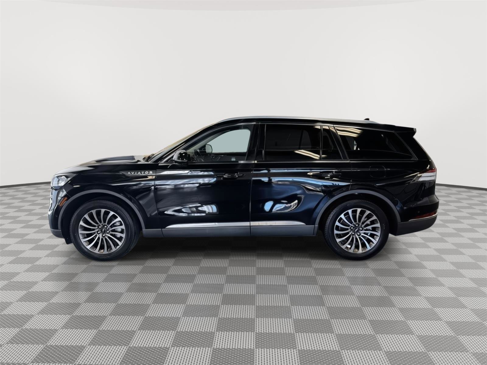 Used 2020 Lincoln Aviator Reserve w/ Equipment Group 201A image 2