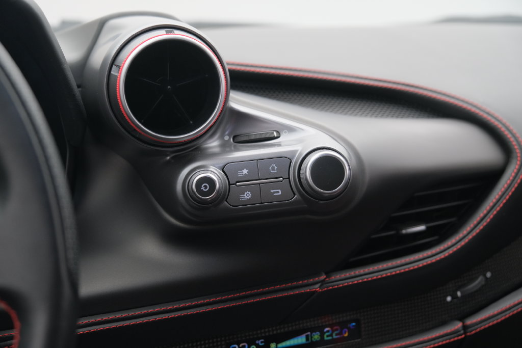 Used 2022 Ferrari F8 Tributo RWD image 18