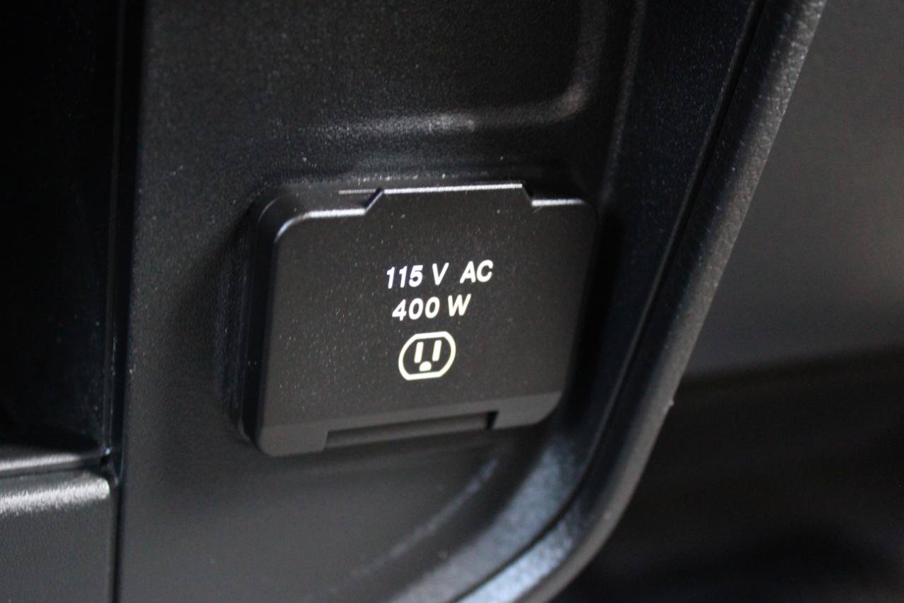 Used 2025 RAM 5500 4x4 Crew Cab image 32
