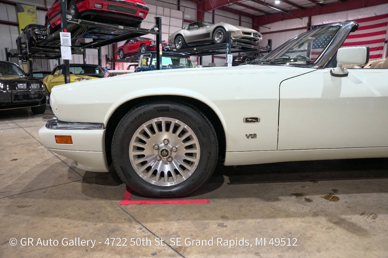 Used 1995 Jaguar XJS V12 Convertible RWD image 3
