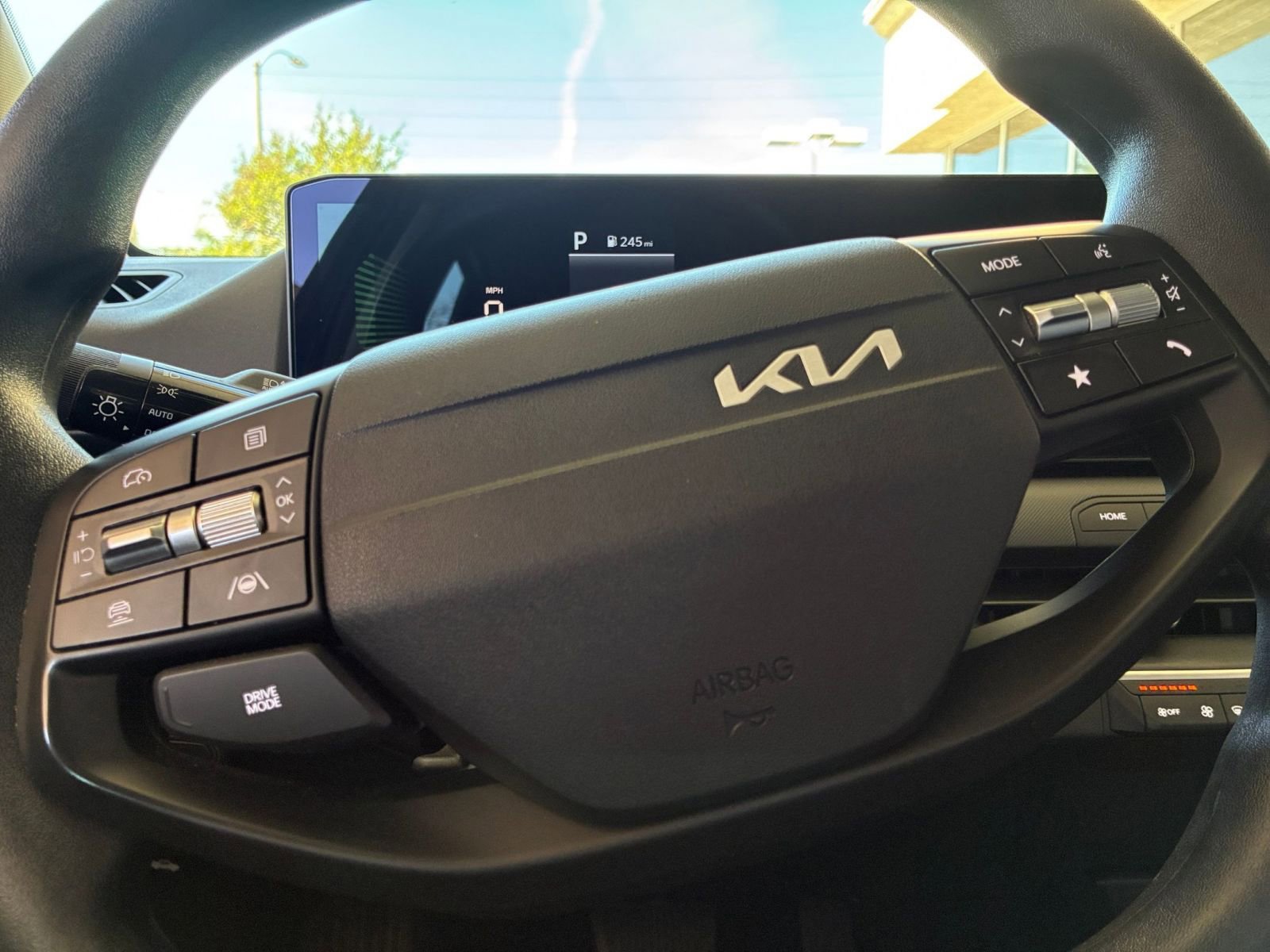 Used 2025 Kia K4 LXS image 28