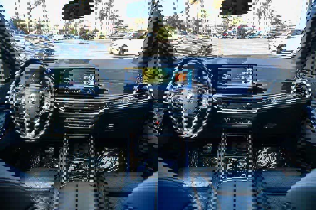 Used 2024 BMW X5 xDrive50e image 14