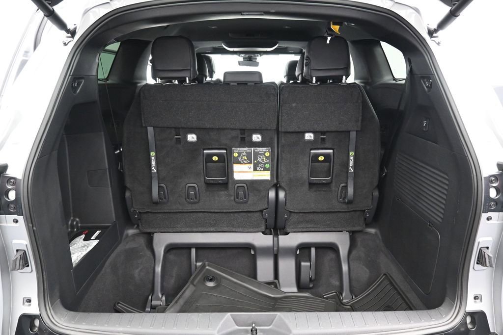 Used 2025 Toyota Sienna Limited AWD/4WD image 35