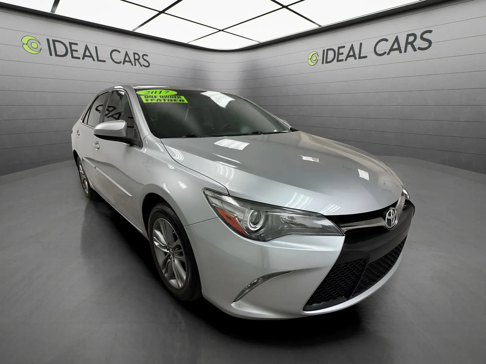 Used 2017 Toyota Camry SE FWD image 3