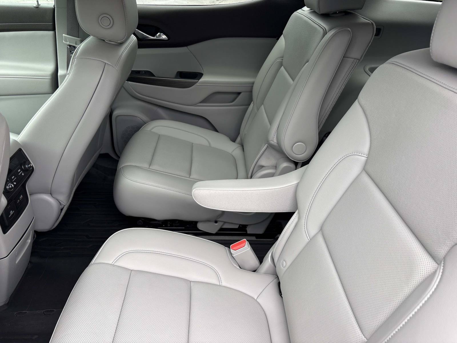 Used 2023 GMC Acadia SLT w/ Technology Package FWD image 33