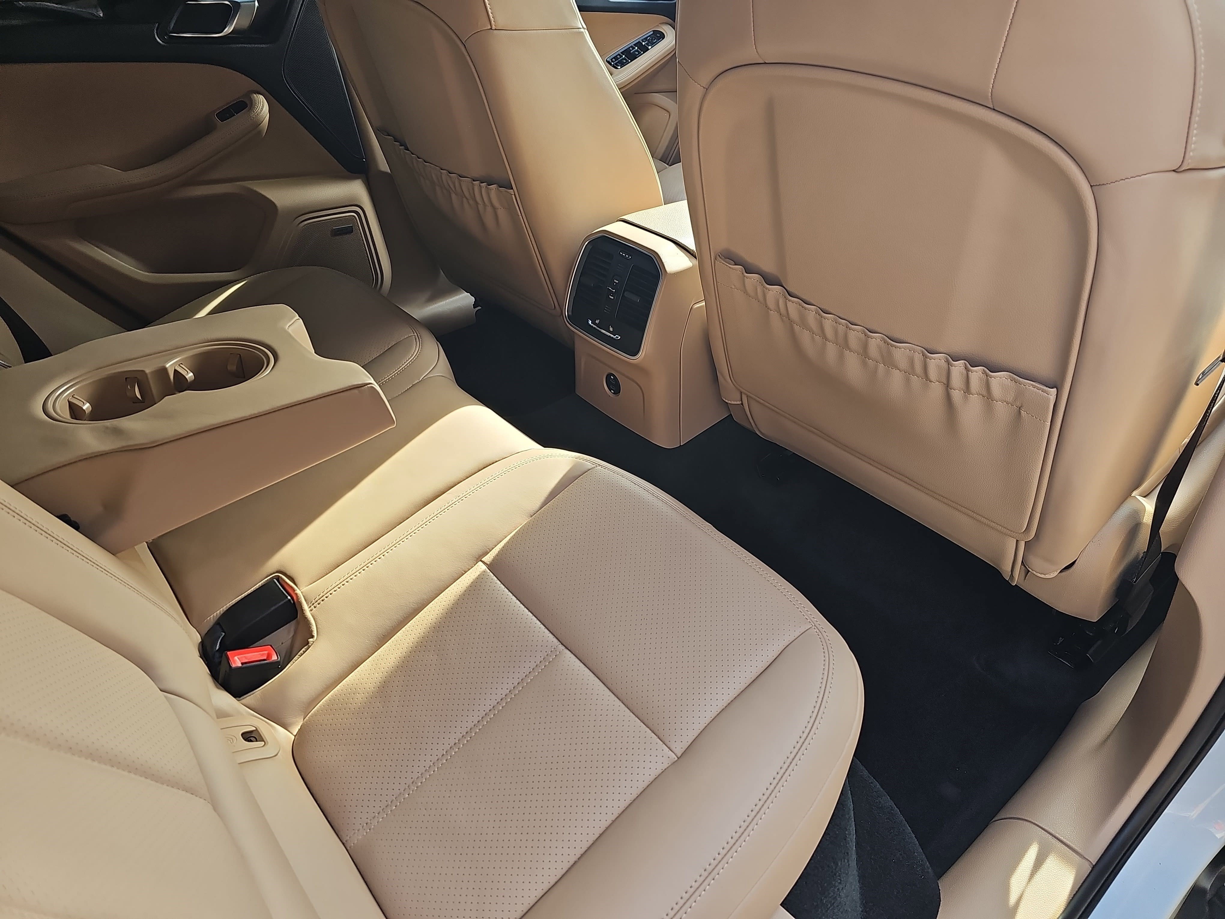 Used 2024 Porsche Macan image 11