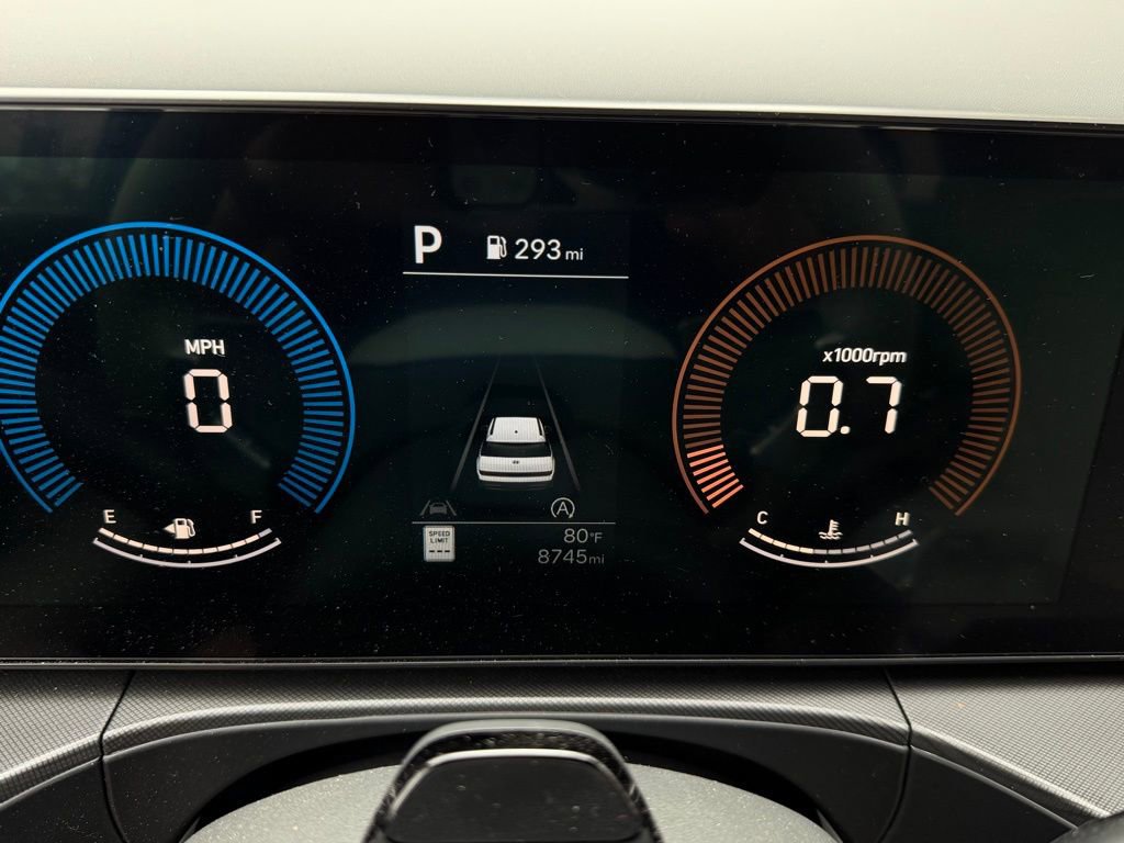 Certified 2025 Hyundai Santa Fe SEL image 18