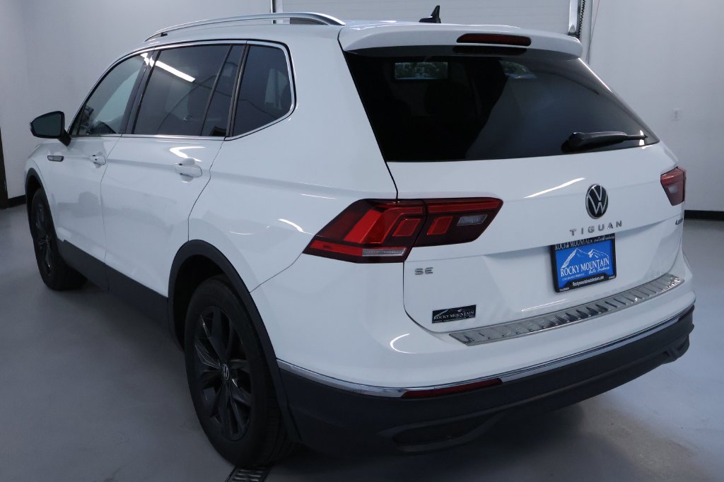 Used 2024 Volkswagen Tiguan SE w/ Panoramic Sunroof Package AWD/4WD image 5