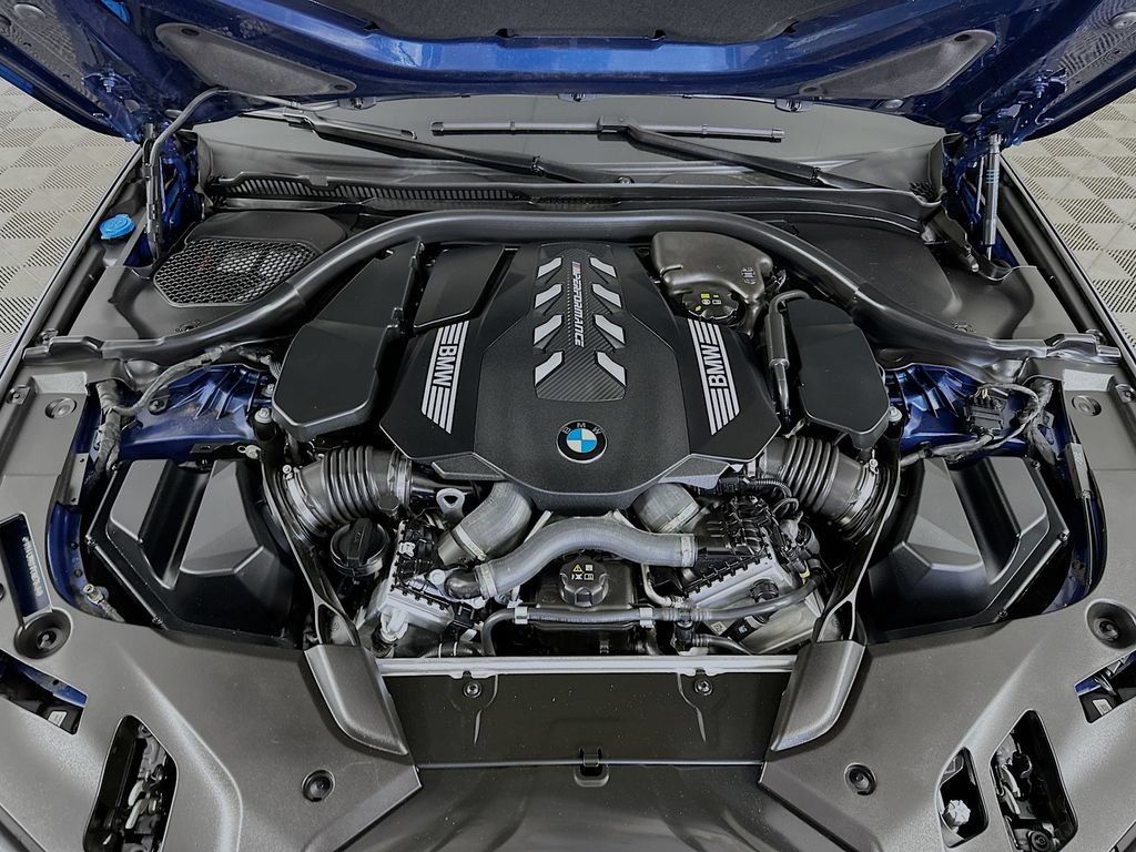 Used 2023 BMW M550i xDrive w/ Shadowloine Package AWD/4WD image 38