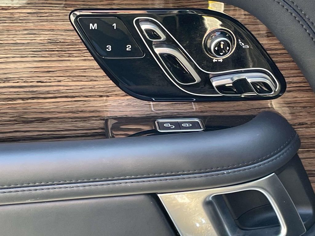 Used 2019 Land Rover Range Rover Long Wheelbase Supercharged image 17