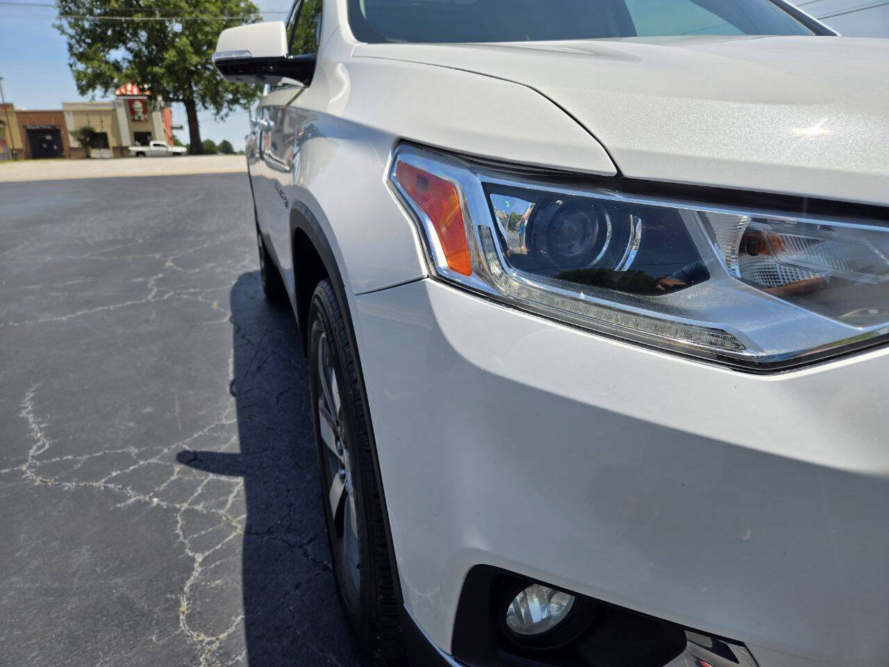 Used 2019 Chevrolet Traverse LT w/ LT Premium Package FWD image 17