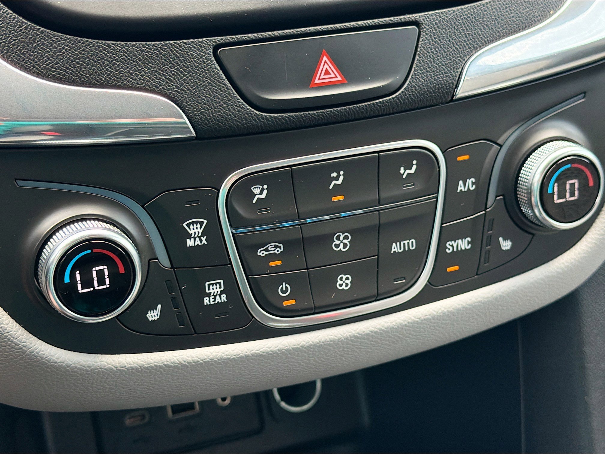 Used 2019 Chevrolet Equinox LT image 32