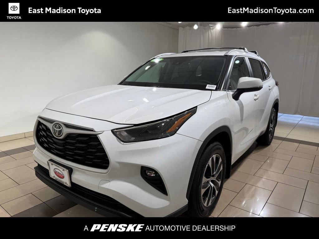 Used 2023 Toyota Highlander XLE AWD/4WD image 1