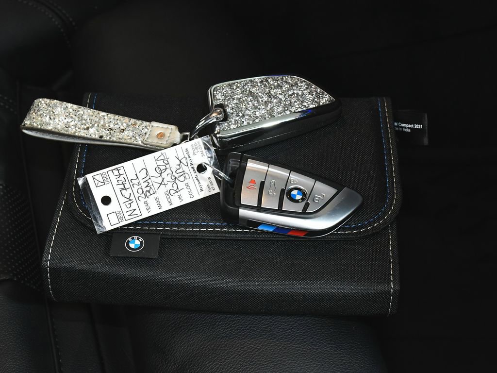 Used 2022 BMW X6 xDrive40i w/ Executive Package image 70